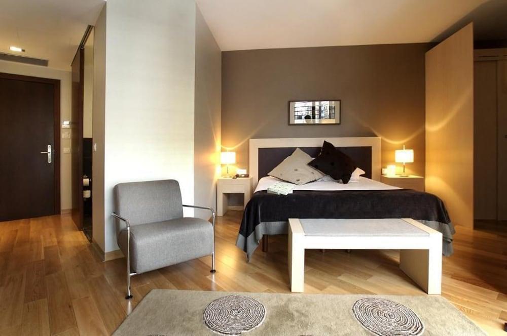 Hotel Villa Emilia Barcelona Luaran gambar